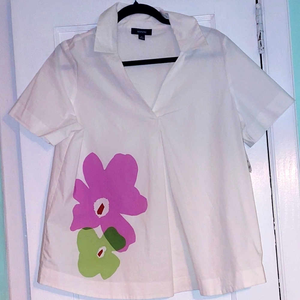 BNWT alfani cotton  blouse..has a slight tent